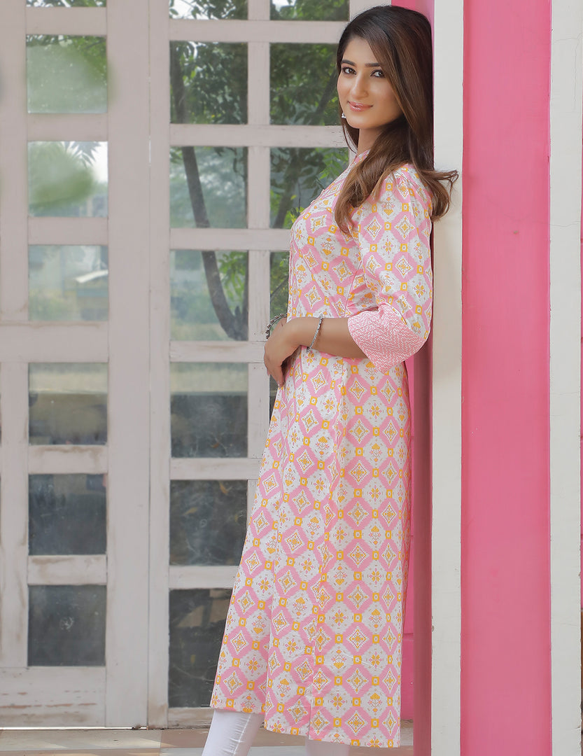 Fancy Seap Buttoned Detiled Straight Kurti